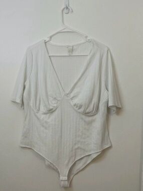 H&M Size XXL White Heart Pointelle Seamed Bust Bodysuit